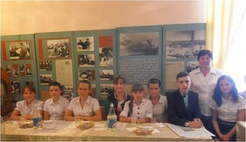 Группа юных следопытов Кицканского музея с руководителем В.Бедрос