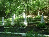 Братские могилы в лесу