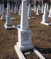 Индивидуальные могилы
советских воинов