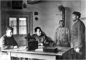 Допрос пленного немца (фото из архива музея)