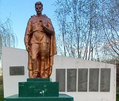 Плиты Братской могилы в Резине