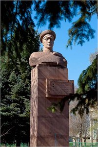 Памятник Шарифзяну Казанбаеву в селе Чокылтяны Оргеевского района